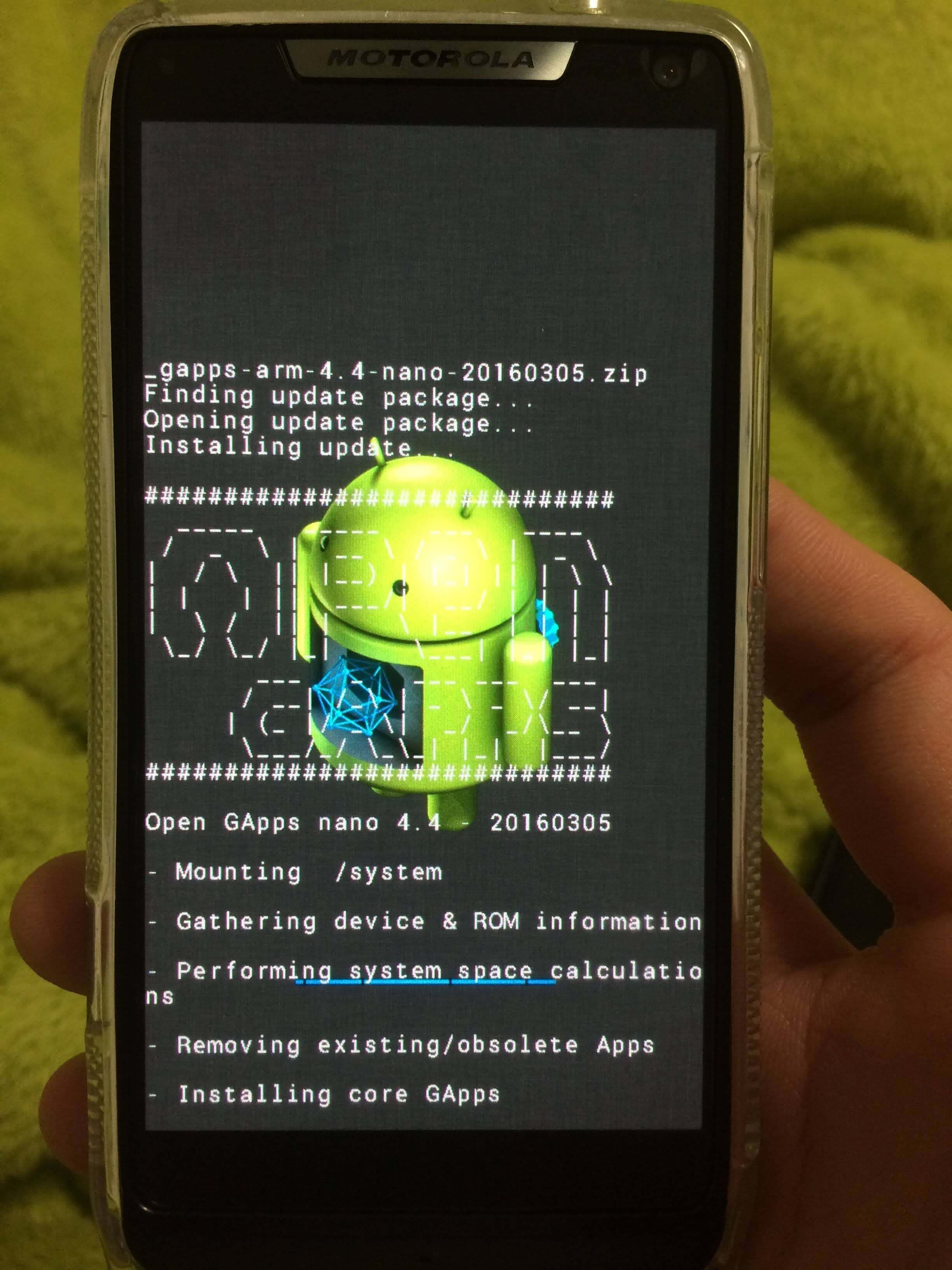 Motorola RAZR Mのサムネイル